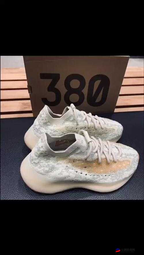 yeezy蜜桃色和白色区别：时尚新选择